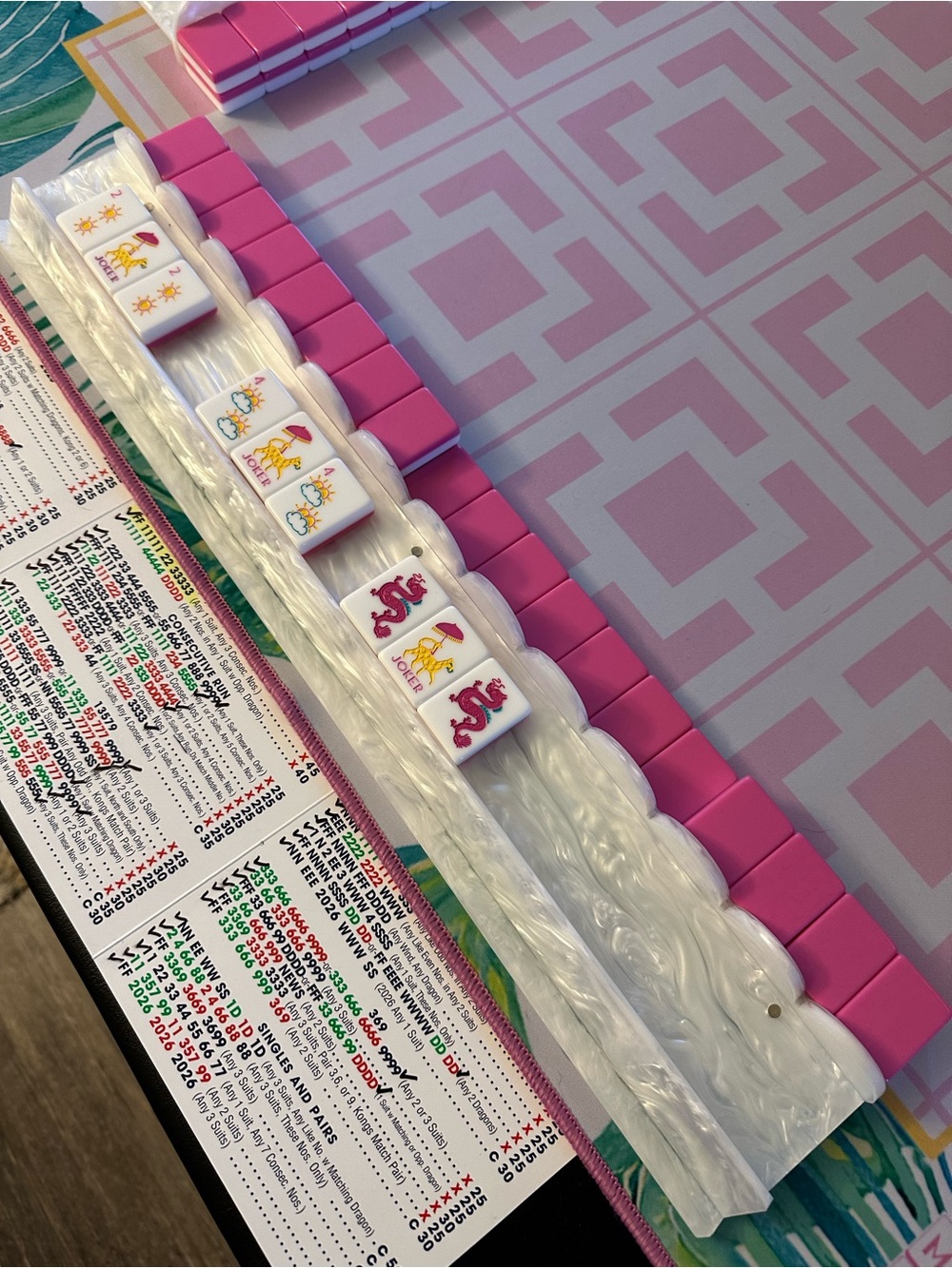 ***LUXURY 20” WHITE PEARL SCALLOPED ACRYLIC MAHJONG RACKS n MAGN.PUSHERS/NEW